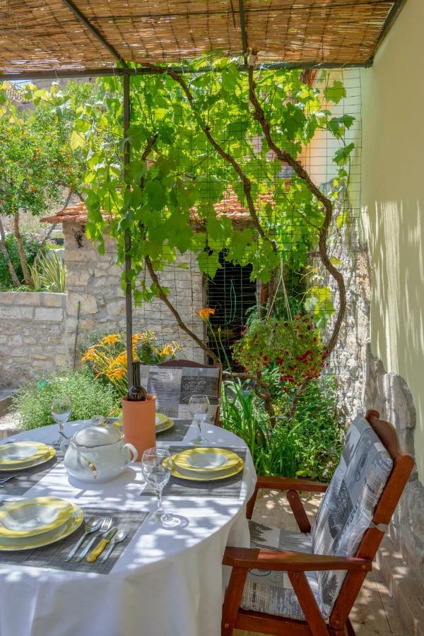 Mediterranean Terrace Apartment With Bikes & Sup Skradin Exteriér fotografie